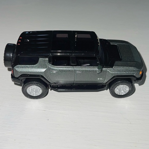 Hallmark Hummer EV Ornament - Picture 1 of 5
